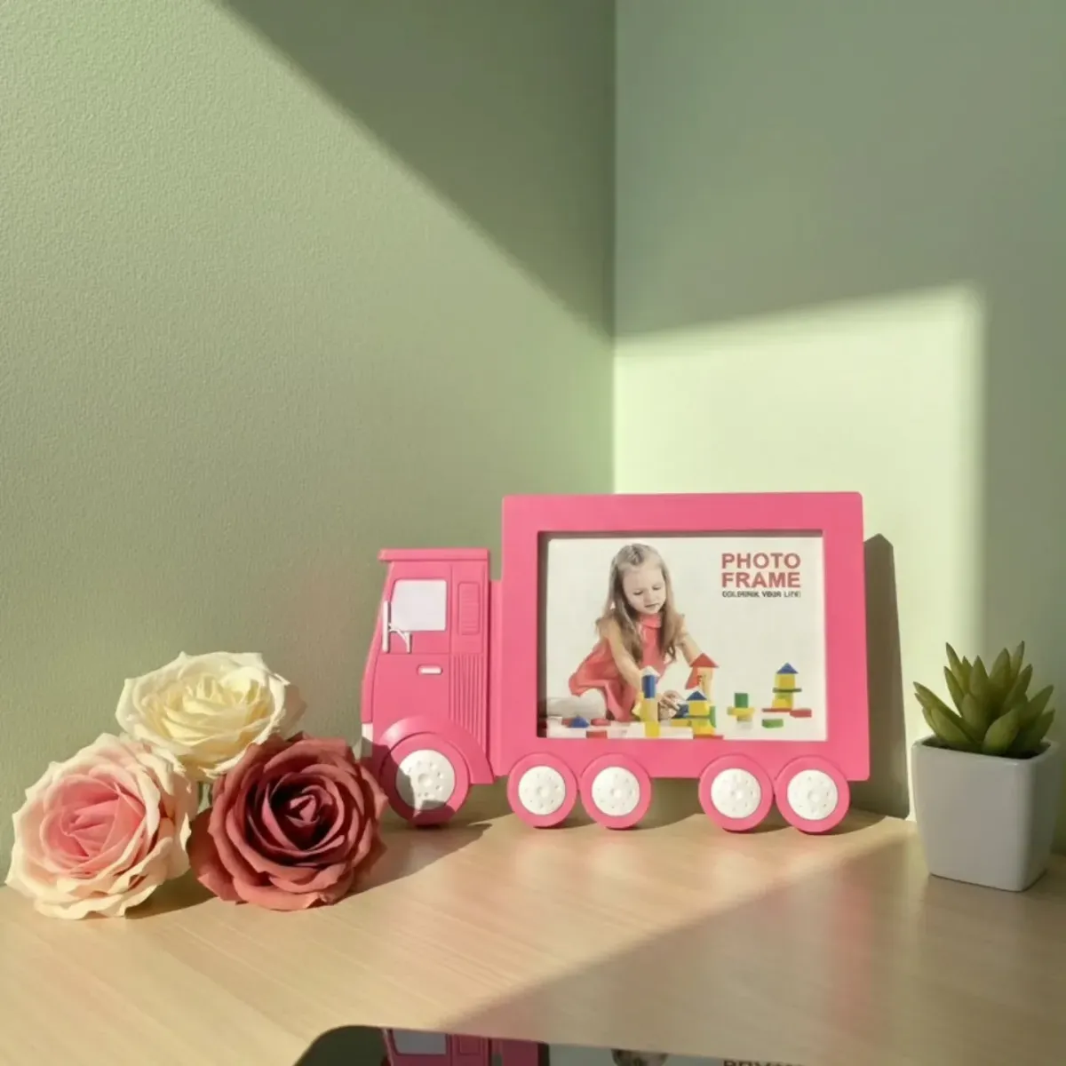 إطار "شاحنة الأحلام" الوردي (Pink Truck Frame)
