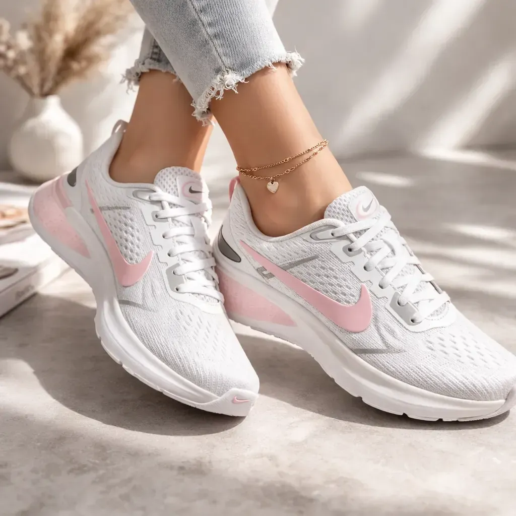 حذاء رياضي Nike Air Max بتصميم انيق وعصري