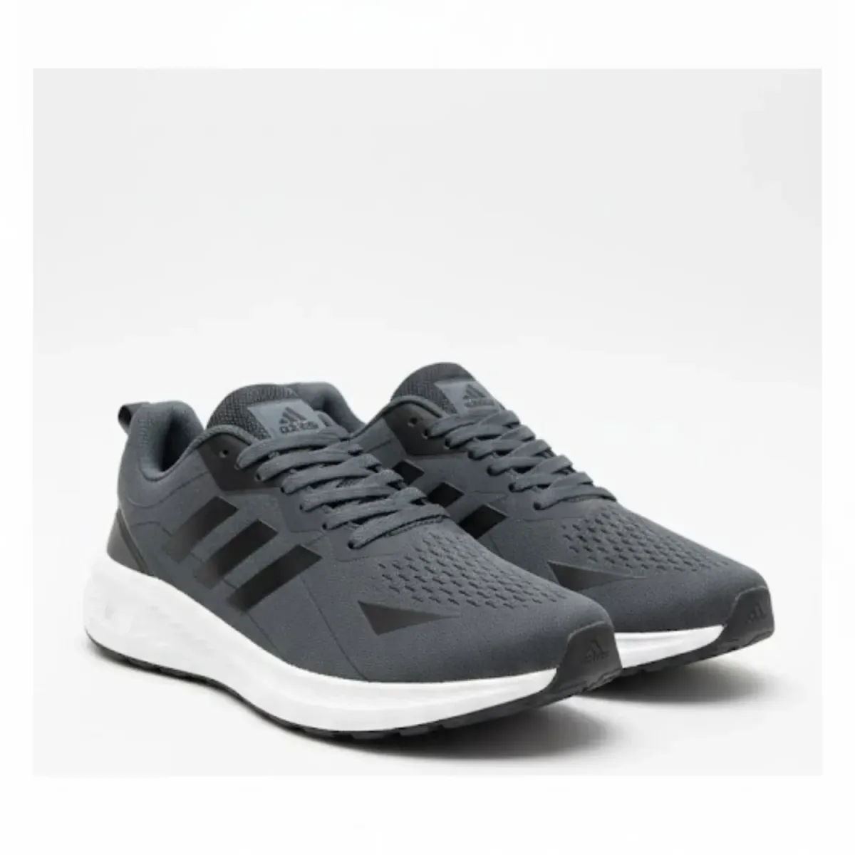 حذاء "أديداس ران فاست" (Adidas RunFast)
