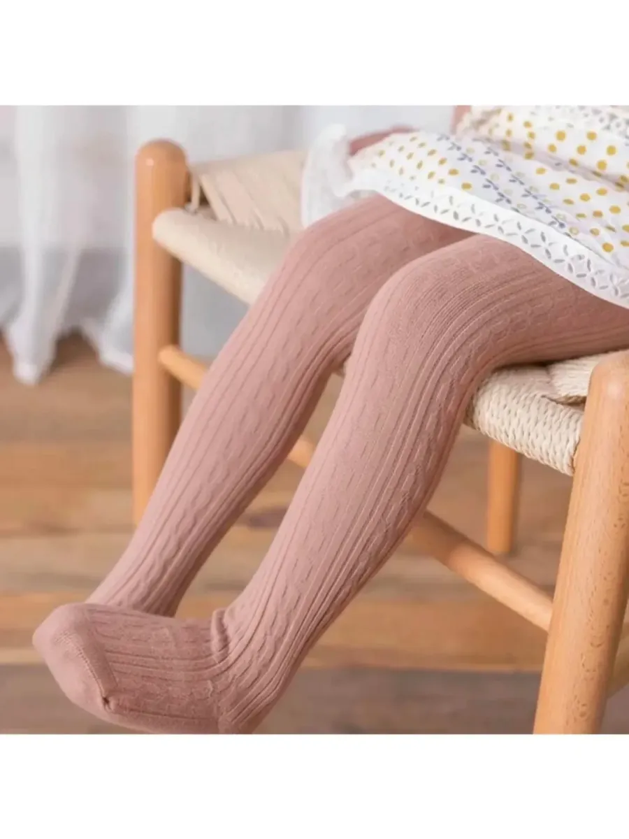 كلونات الدفء والأناقة من TOPTEN – لخطوات واثقة ودافئة ❄️🧦